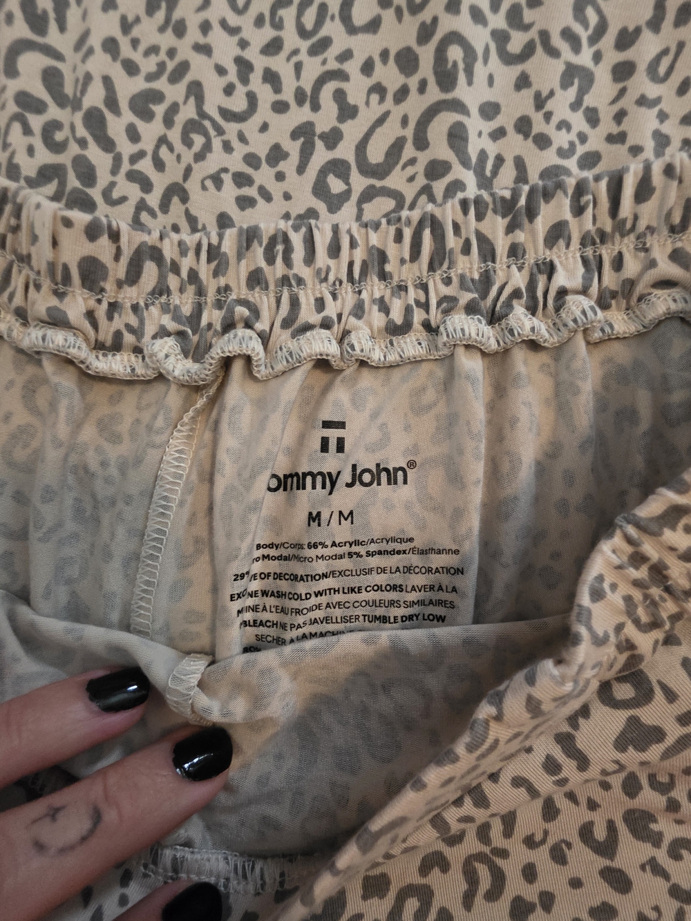 Tommy John Women's Pale Gray & White Leopard-Print Short Pajama Set Medium - Picture 3 of 5